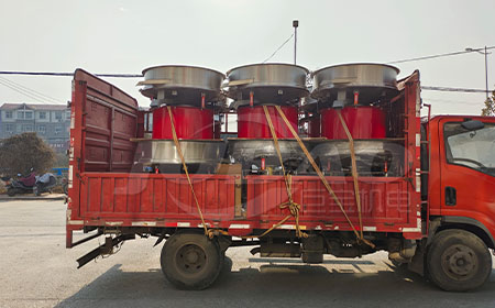 貴州客戶定制漿液篩裝車完畢，準(zhǔn)備發(fā)貨